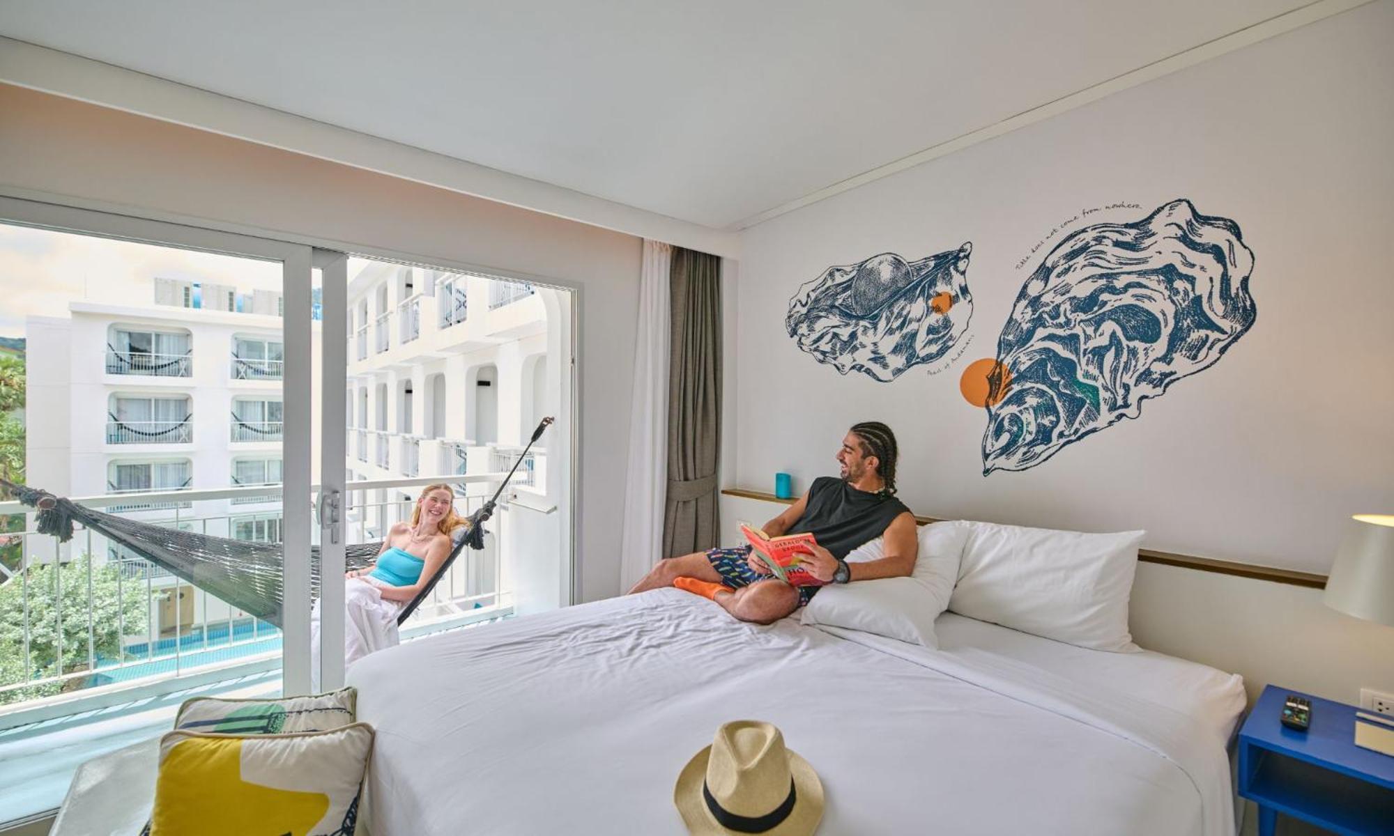 Deluxe King Pool View Room
