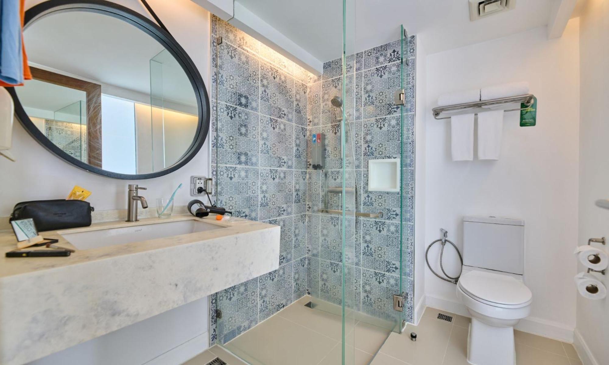 Deluxe King Pool View Room